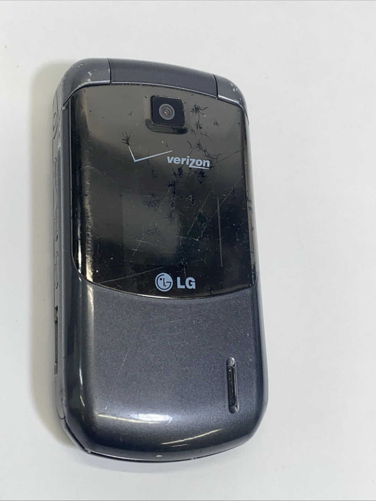 2 LG VX5600 MPP Accolade GRAY Wireless Flip Cell Phones Plug Cord 1.3MP Tested