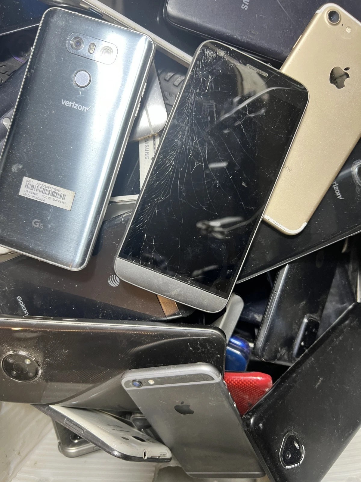 Lot of Assorted Smart Phones For Parts/Repair/Trade-In/Gold Recovery *AS-IS* 📖