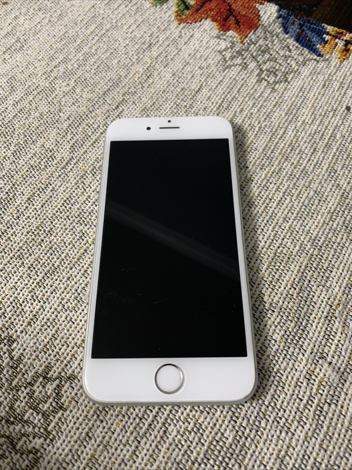 Apple iPhone 6s – 16GB – Silver (Unlocked) A1633 (CDMA + GSM)
