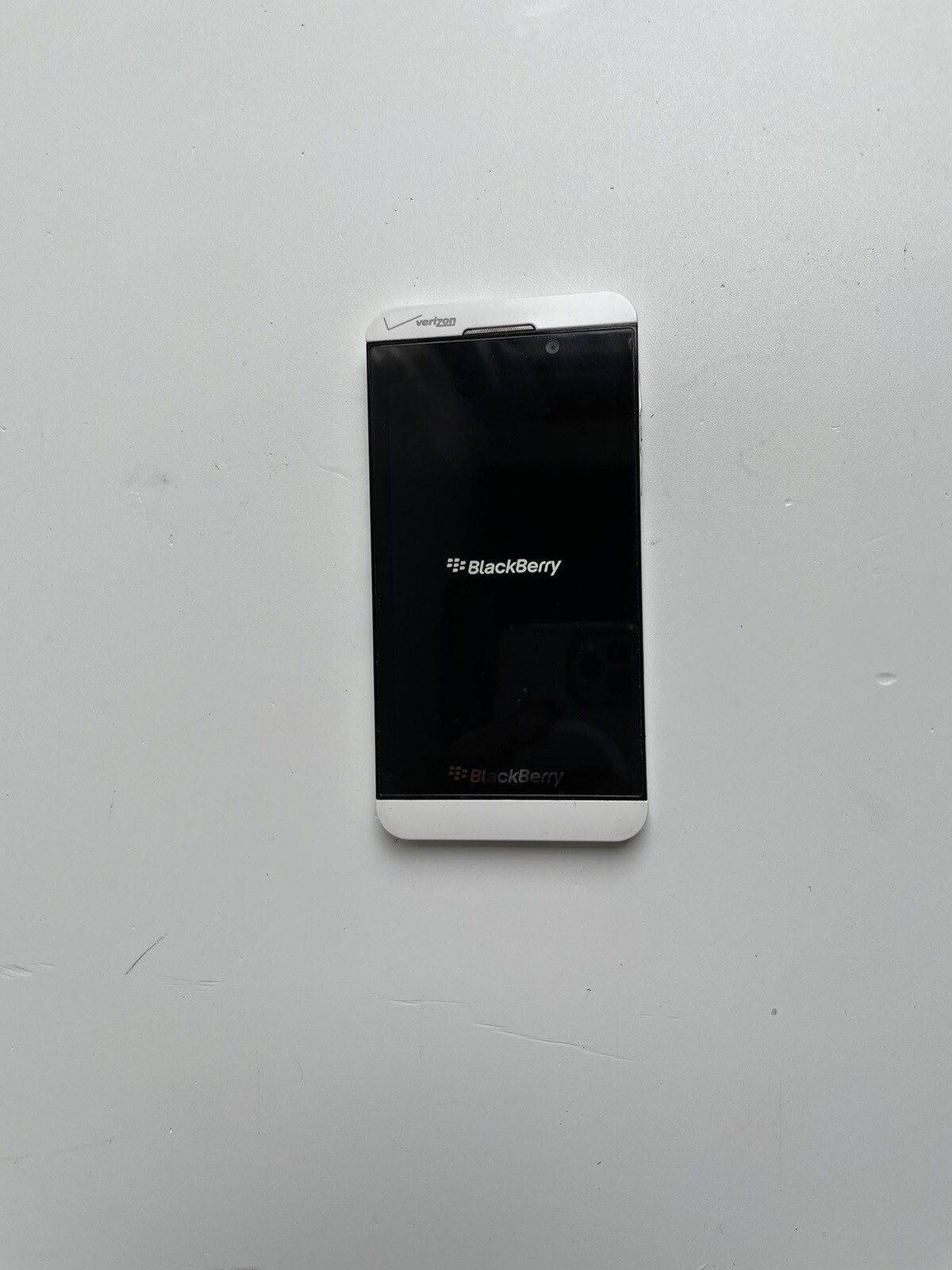blackberry z10 Verizon Unlocked To GSM rare White Color Good Condition