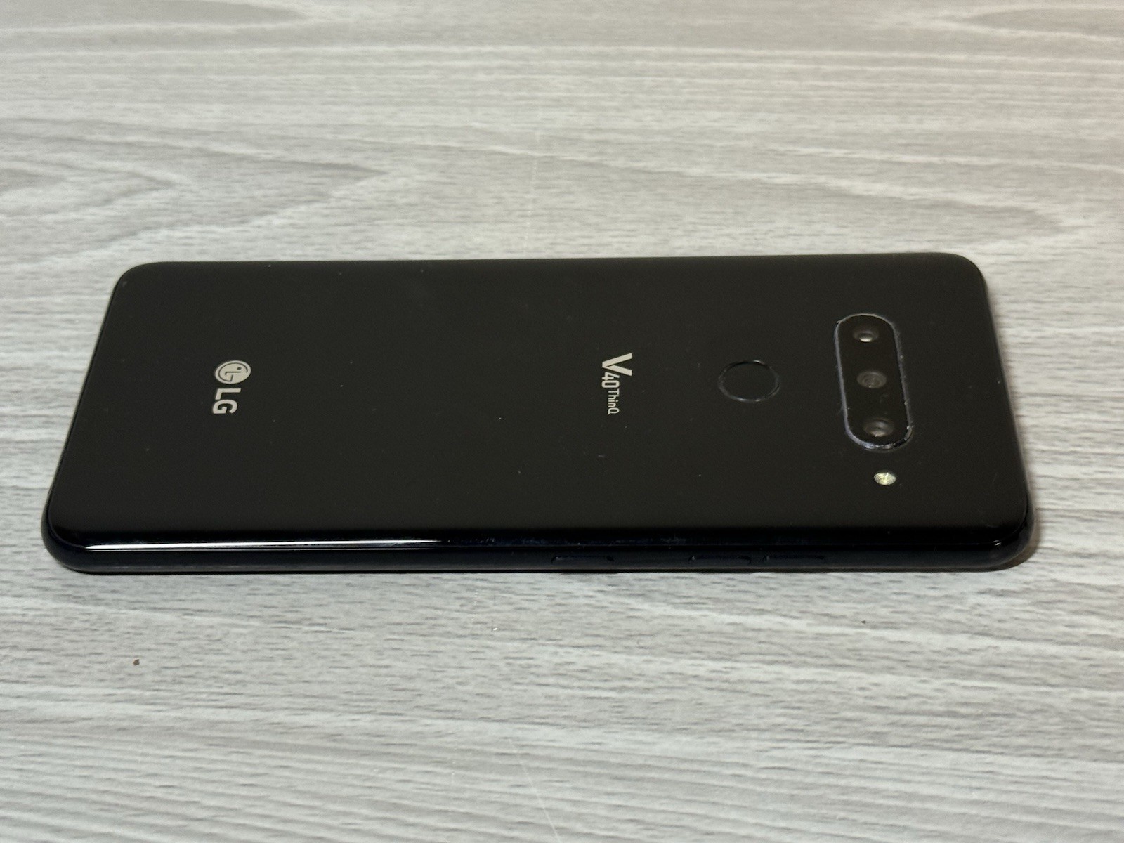 LG V40 ThinQ 64GB Black – Unlocked Verizon Sprint – Works Great