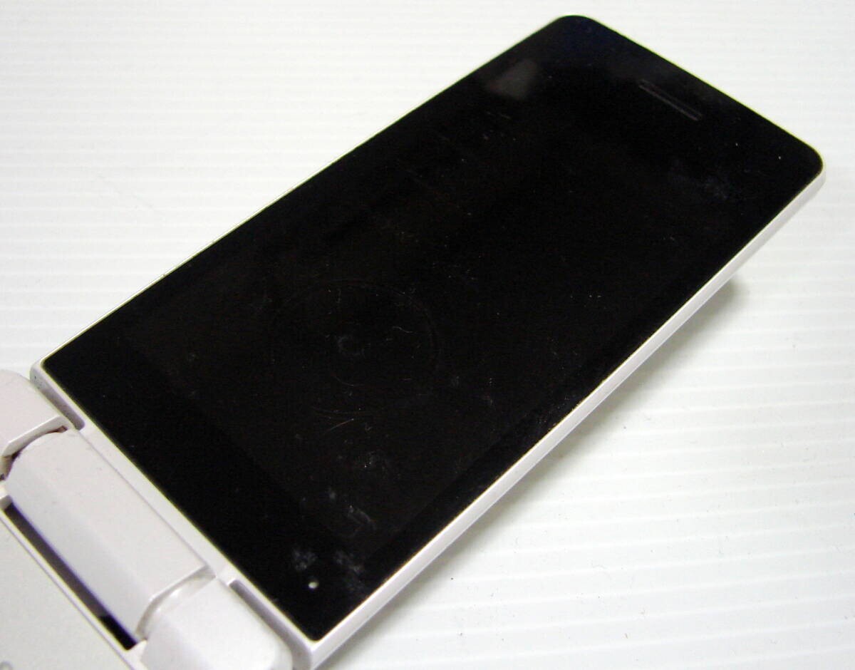 SHARP AQUOS Keitai 3 flip phone 805SH 806SH Softbank Unlocked White SIM Free