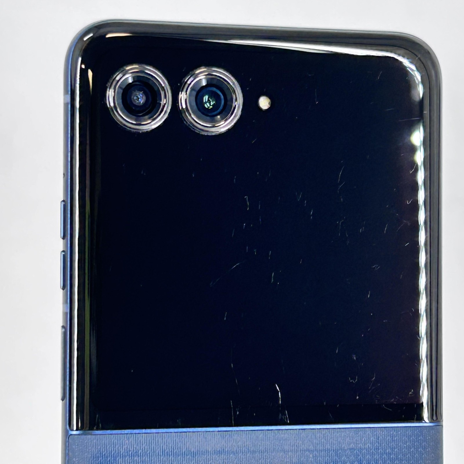 Motorola Razr (2025) Gibraltar Sea 256GB – Spectrum – Good Condition