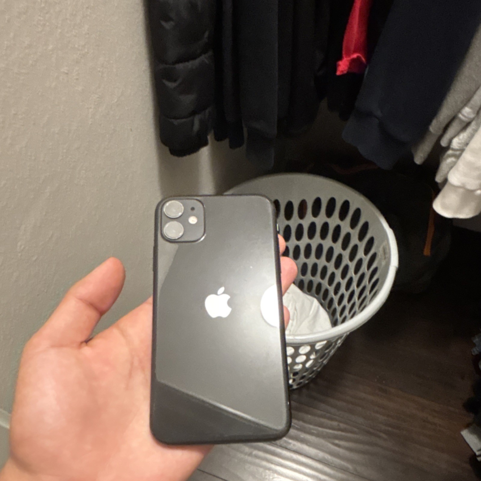 Apple iPhone 11 Black Wi-Fi Bluetooth Touchscreen Color Screen Front Camera