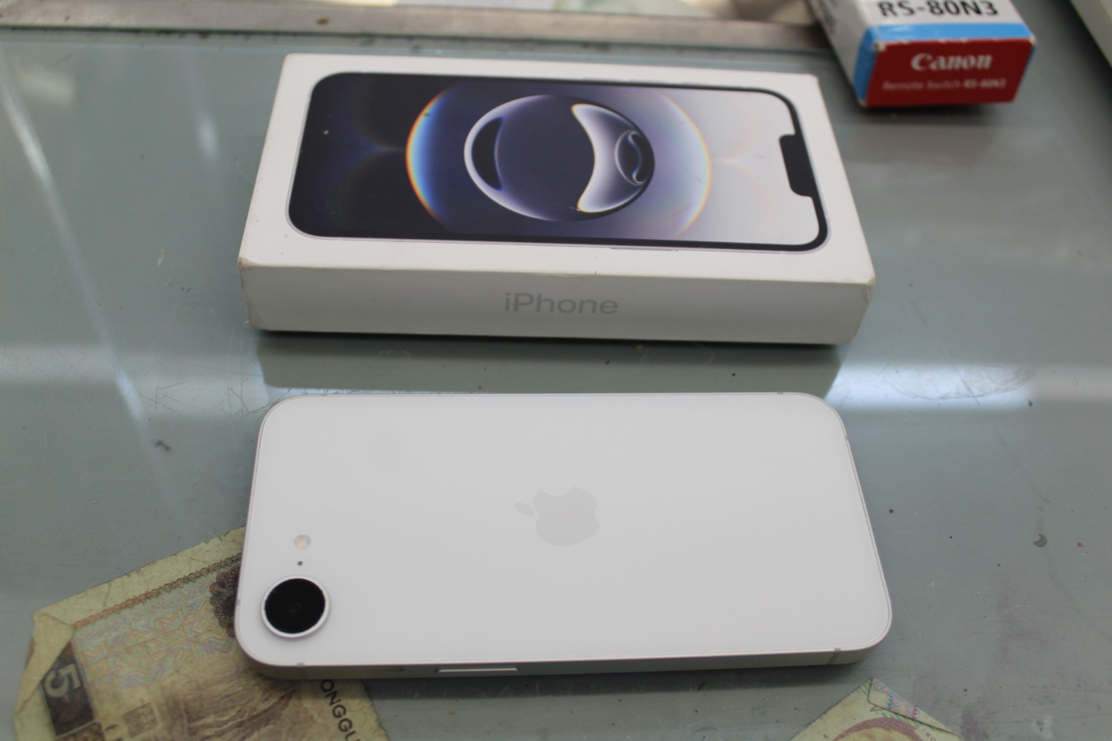 Apple MD0E4LL/A iPhone 16e 128GB – Boost White Smartphone Cycle Count 8