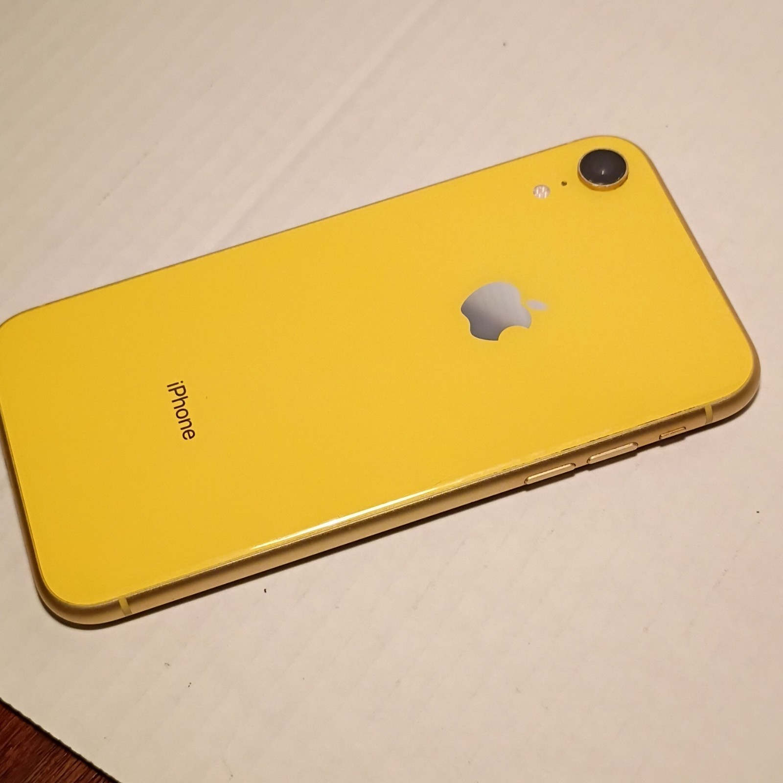 Apple iPhone XR 64GB Yellow 12MP Smartphone FOR PARTS/NOT WORKING