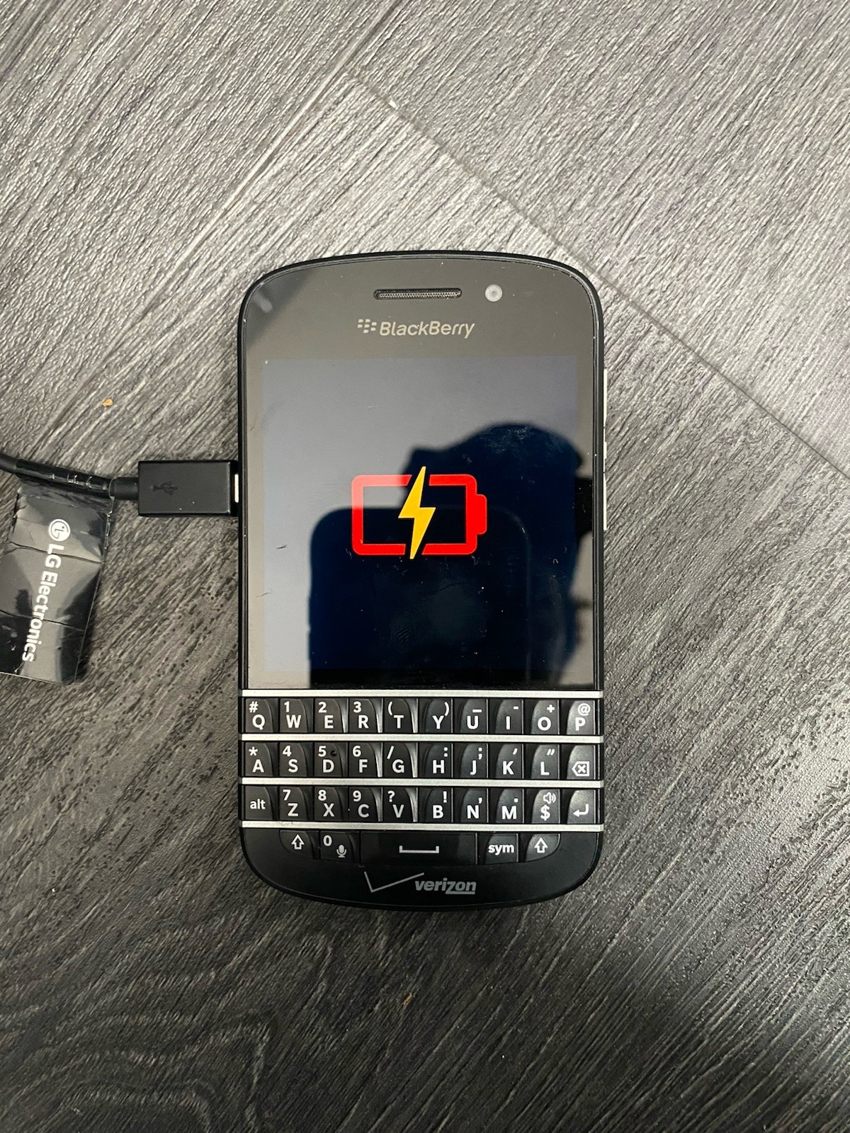 BlackBerry Q10 SQN100-2 Smartphone AT&T QWERTY Keyboard Powers On Read