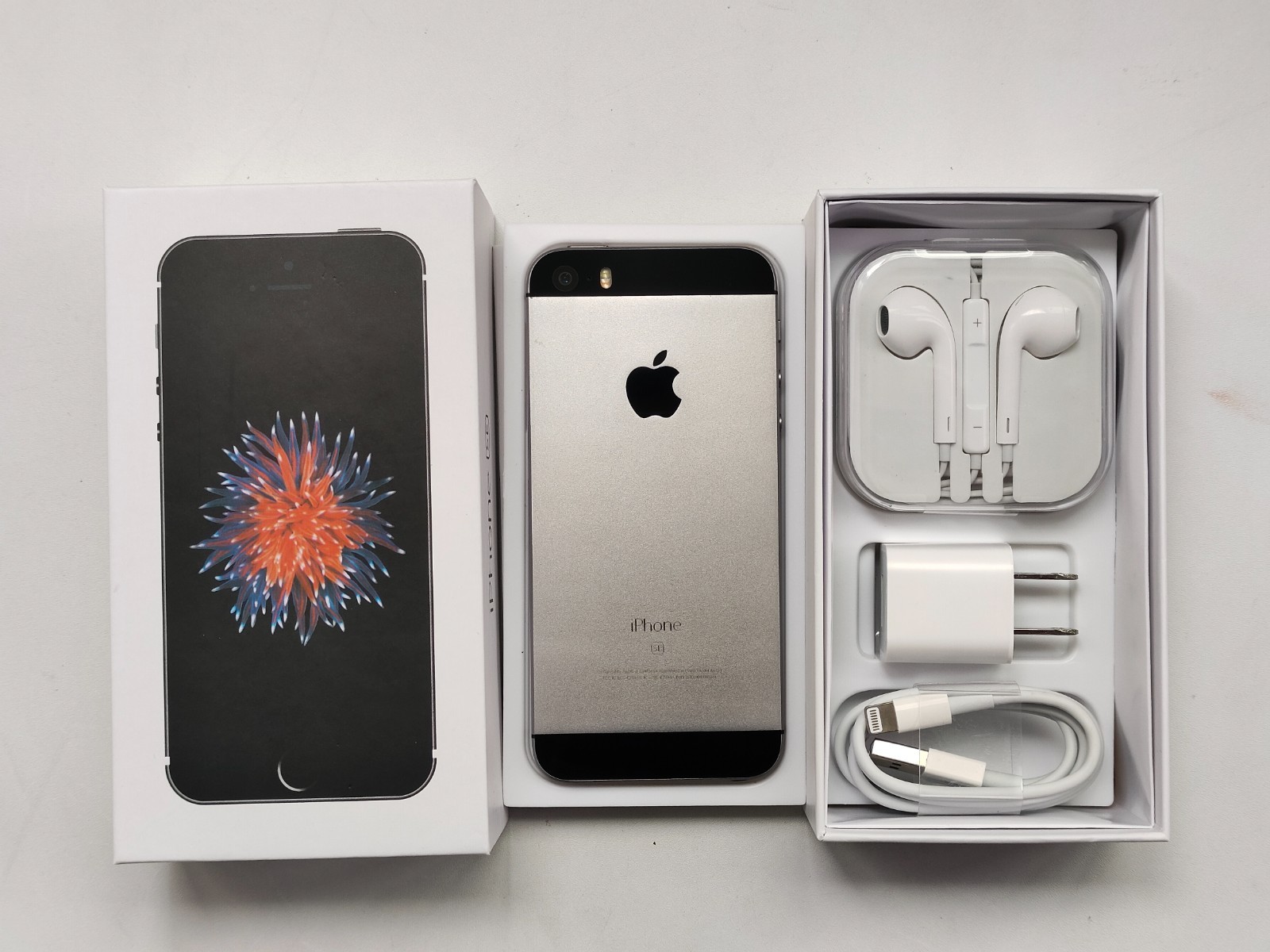 Apple iPhone SE 1st gen(2016) Factory UNlocked 16/32/64/128GB All color *Gift*