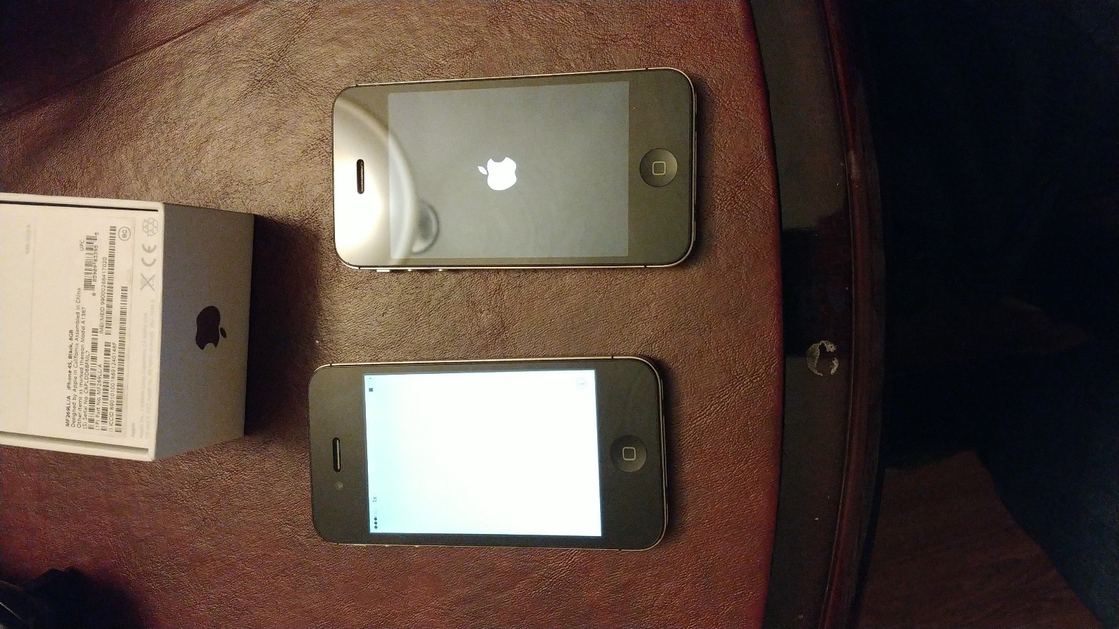 Apple iPhone 4s – 8GB – Black (Sprint) A1387 (CDMA + GSM)