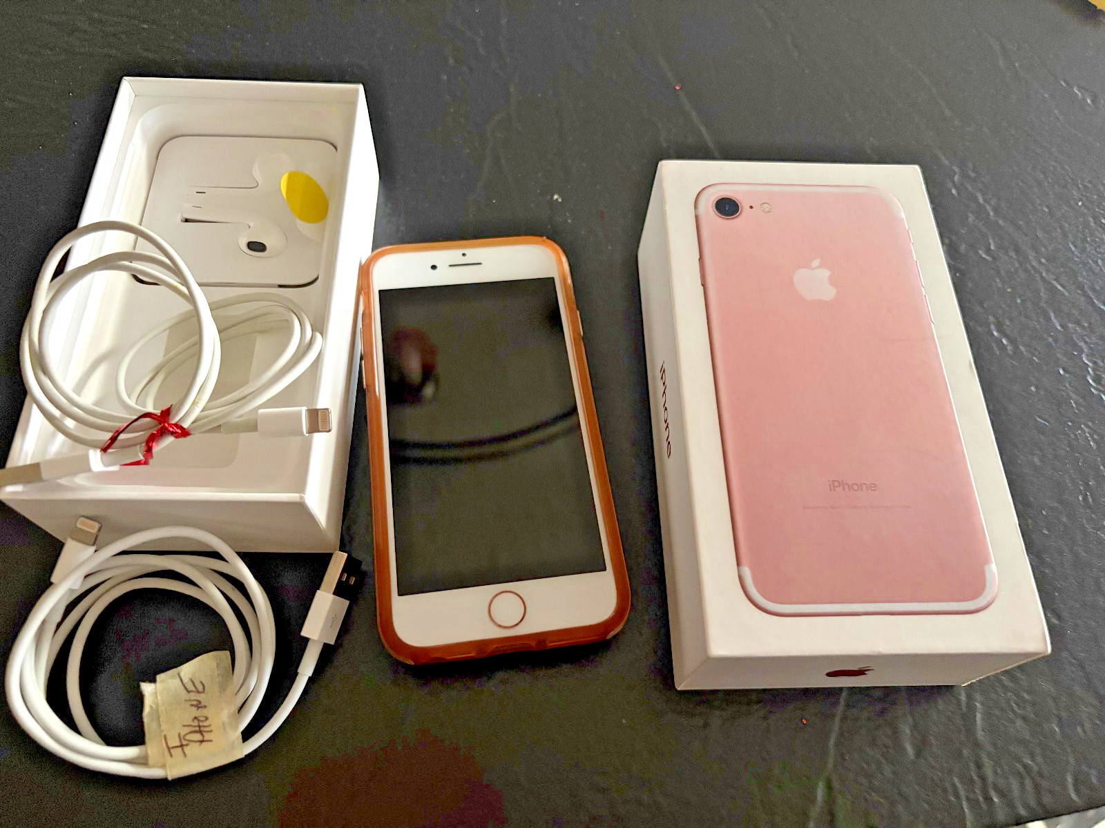 iPhone 7 128GB Rose Gold original box system 13.3.1 + ACCESSORIES