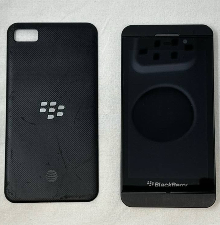 BlackBerry Z10 Smartphone 4.2″ Bluetooth Android WiFi 4G USB Camera 8MP READ