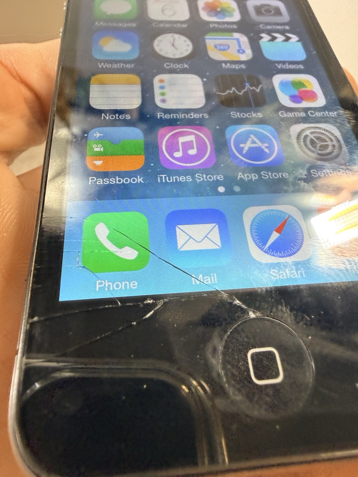 Apple iPhone 4 – 16GB – Black (AT&T) Model A1332 RESET