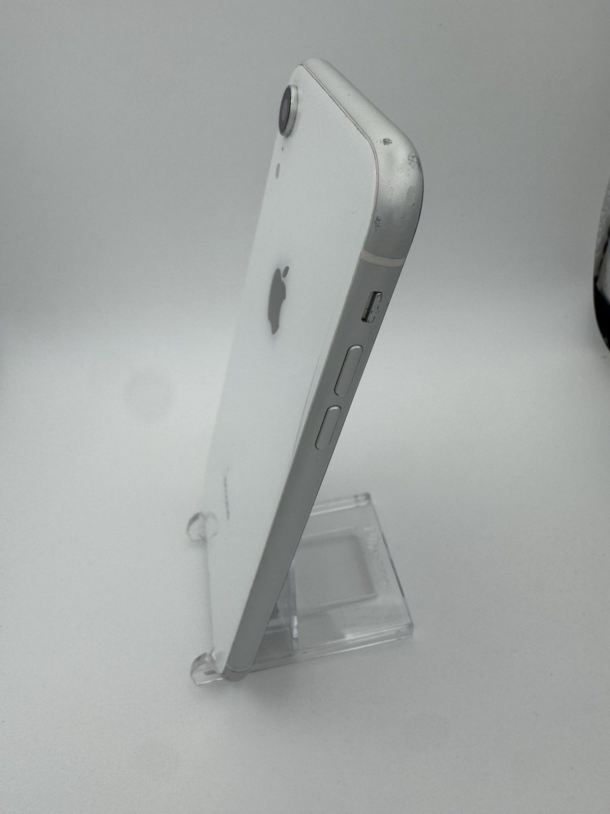 Apple iPhone XR 64GB in White – Unlocked for Any Carrier!