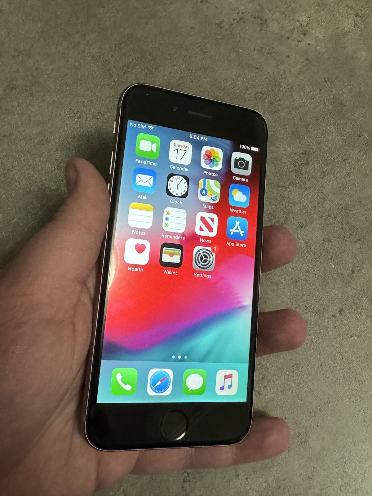Apple iPhone 6 – 64GB – Space Gray (Unlocked) A1549 (CDMA + GSM)
