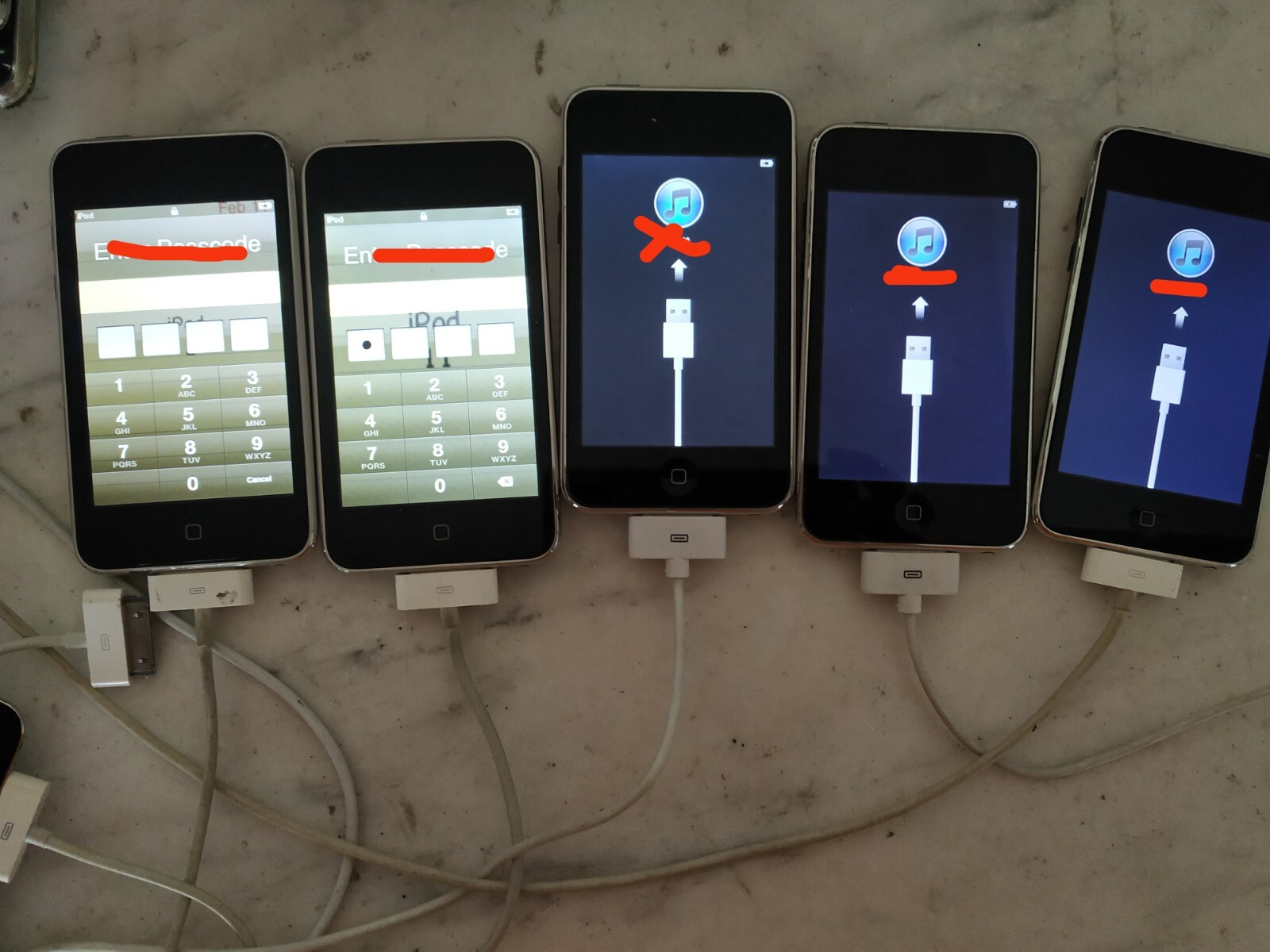 Lot of 21 Apple iPod Touch 1st, 2nd, 3rd,32GB(3pcs)16GB(3pcs)8GB(15pcs)for parts
