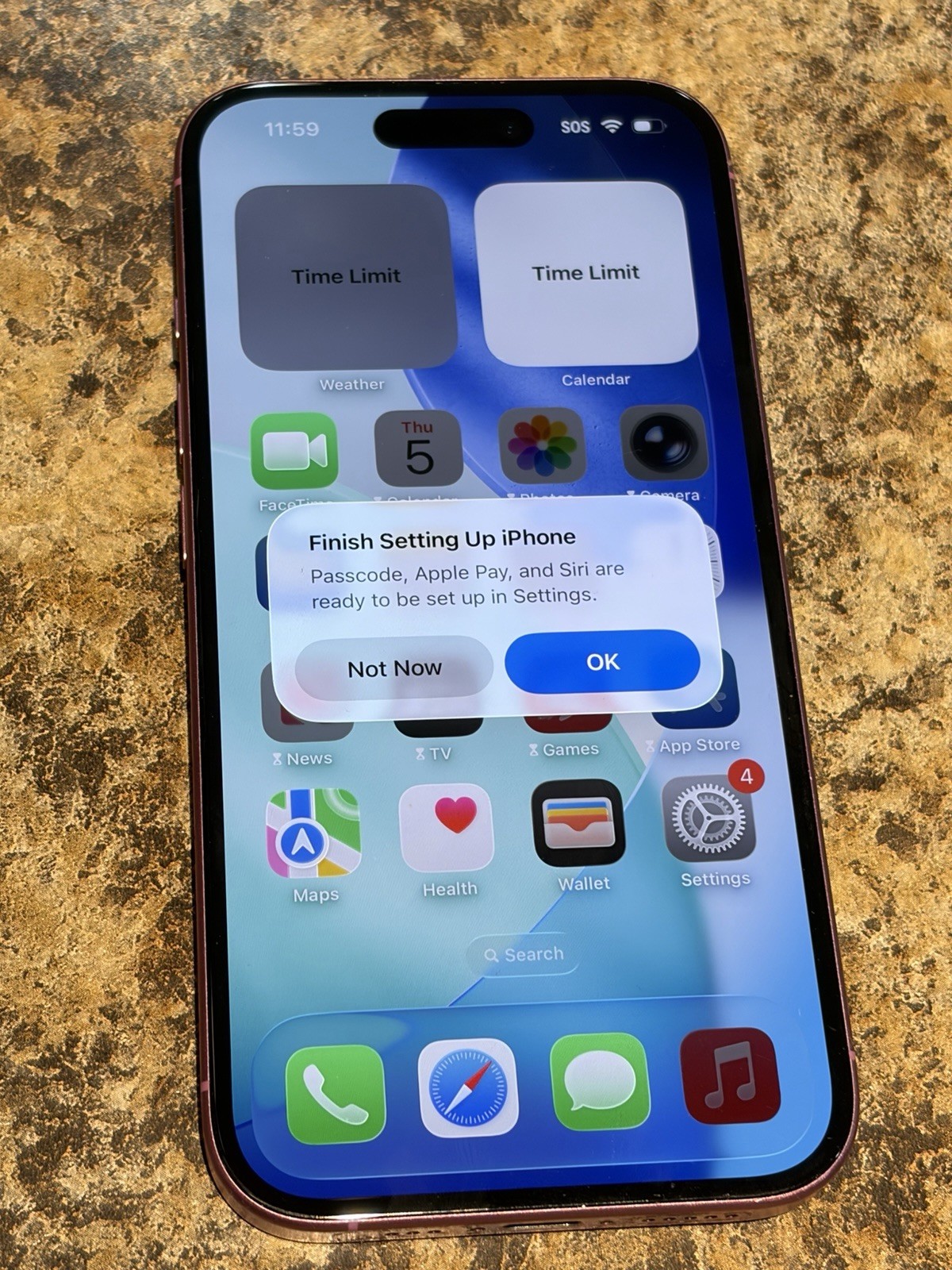 Apple iPhone Pink Smartphone Wi-Fi Bluetooth iOS Bar Style Wireless Mobile Phone