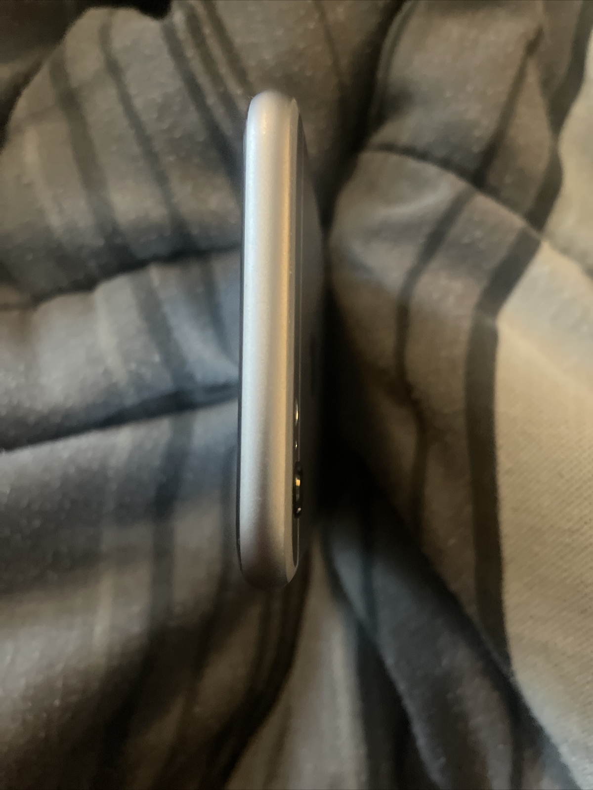 Apple iPhone 6s – 64GB – Space Gray A1688 (CDMA GSM)