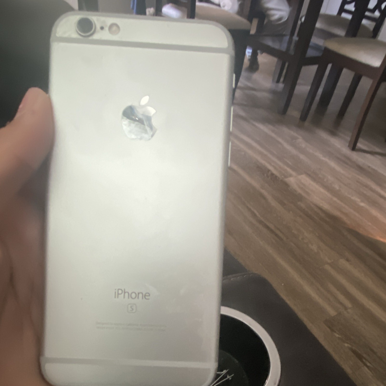 Apple iPhone7 Silver 12MP Camera 2GB RAM 4.7in Screen Bluetooth Wi-Fi NFC