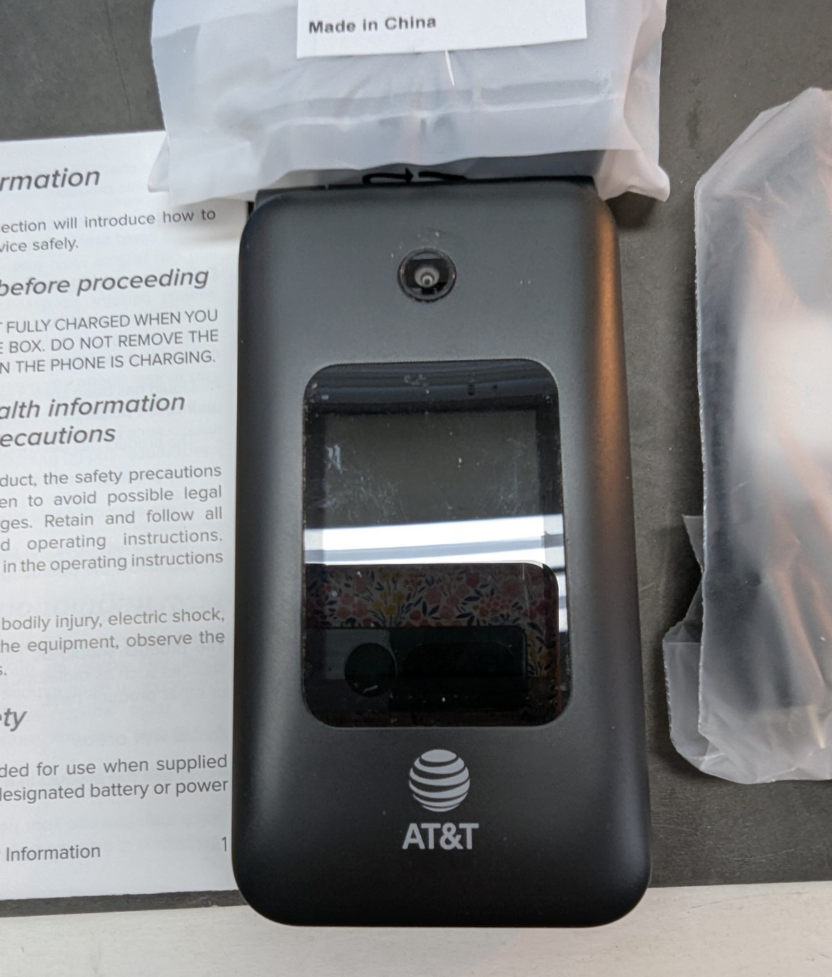AT&T U102AA Cingular Flip IV Flip Phone 4Gb Black with Accessories Open Box