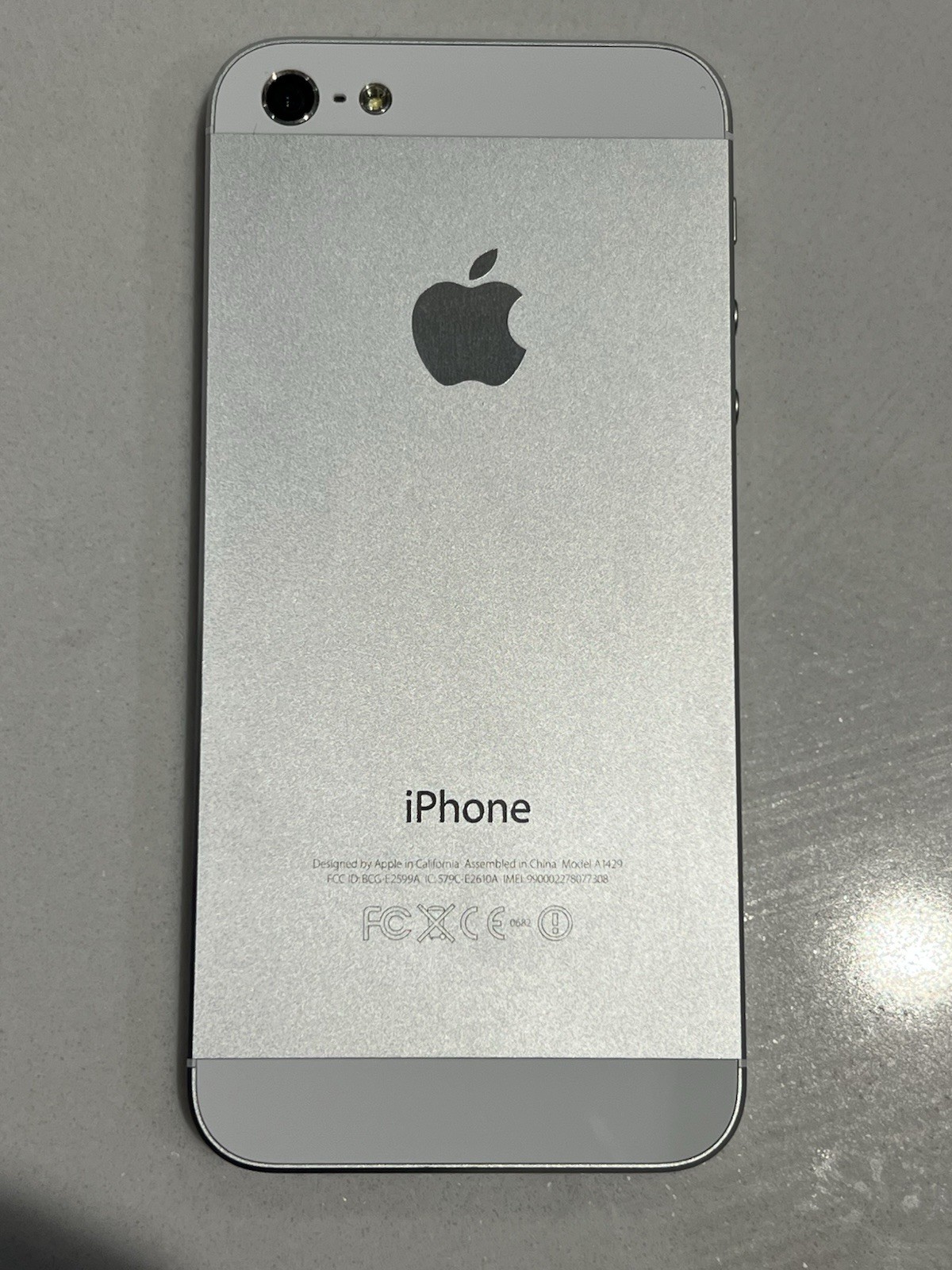 iPhone 5 16GB White Unlock A1429 16gig Storage MN8K2LL/A
