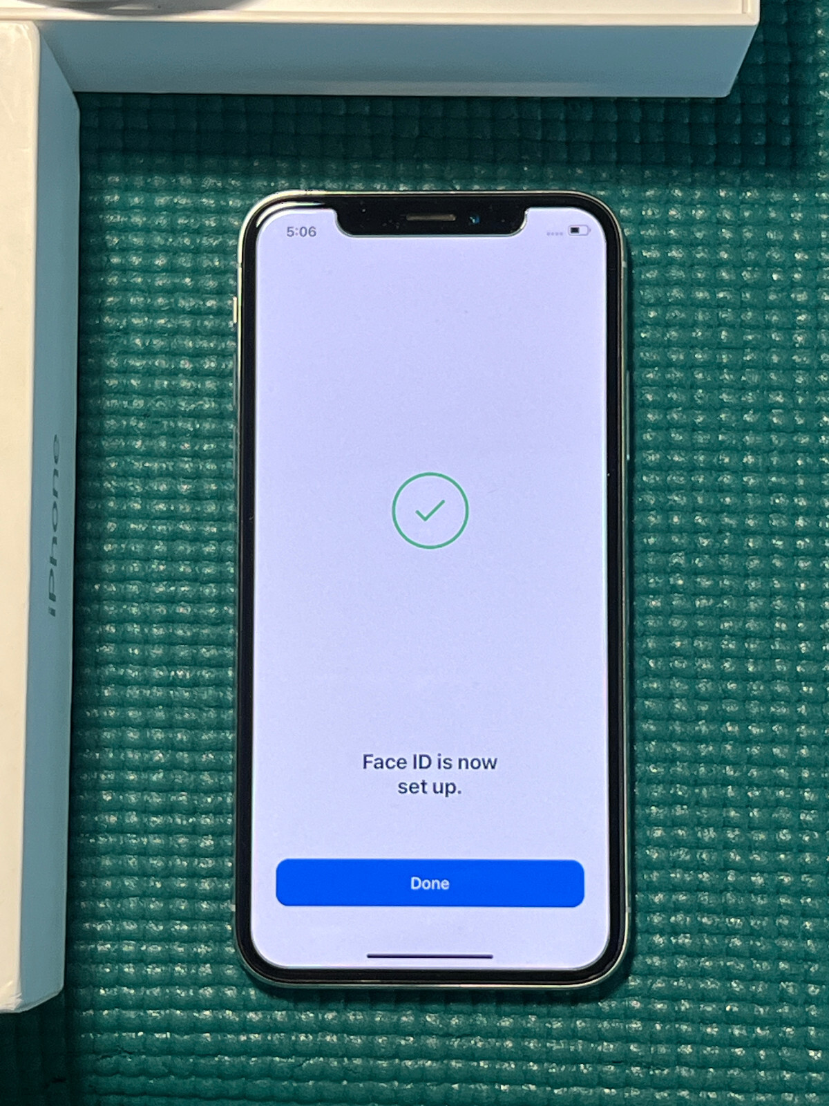Apple iPhone X – 64GB – Silver (Unlocked) A1865 (CDMA + GSM)