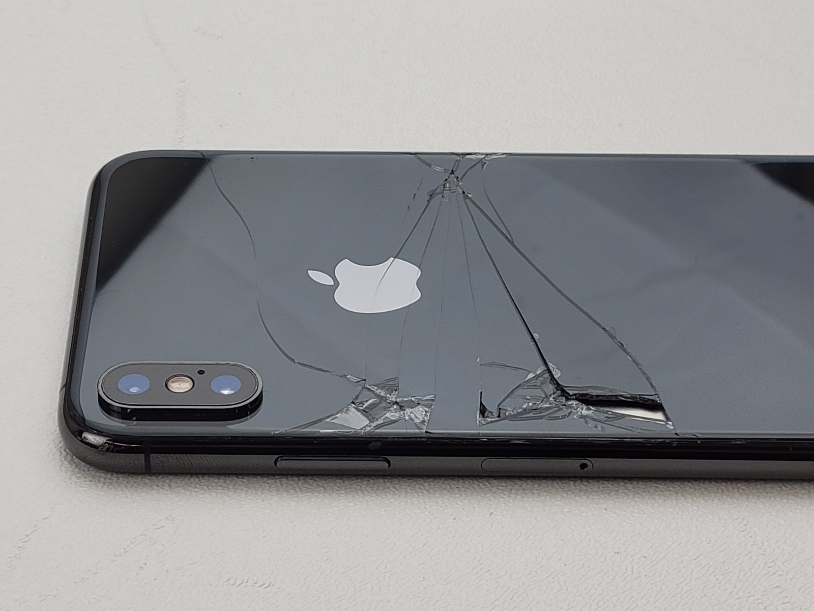 Apple iPhone XS Max (A1921) 64GB – Gray (AT&T) – *DAMAGED* – Clean IMEI – H4334