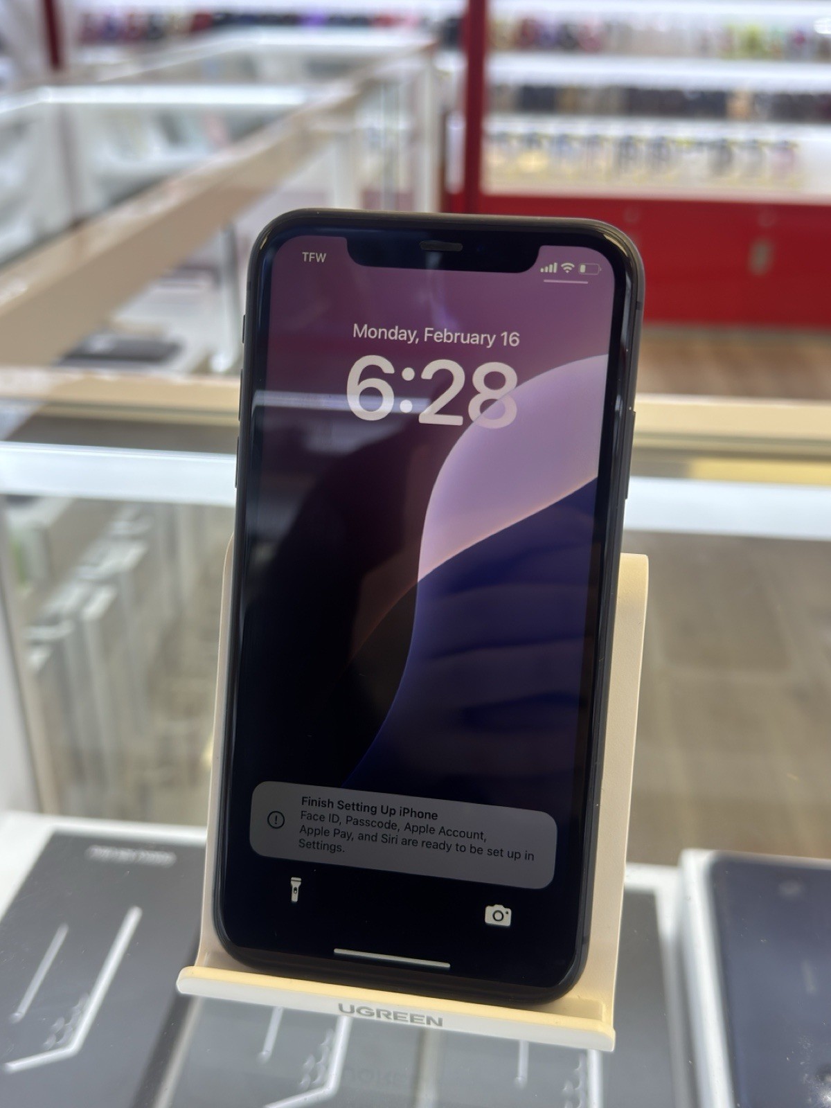 iPhone 11 Unlocked-64GB-Black-Minor Scratches