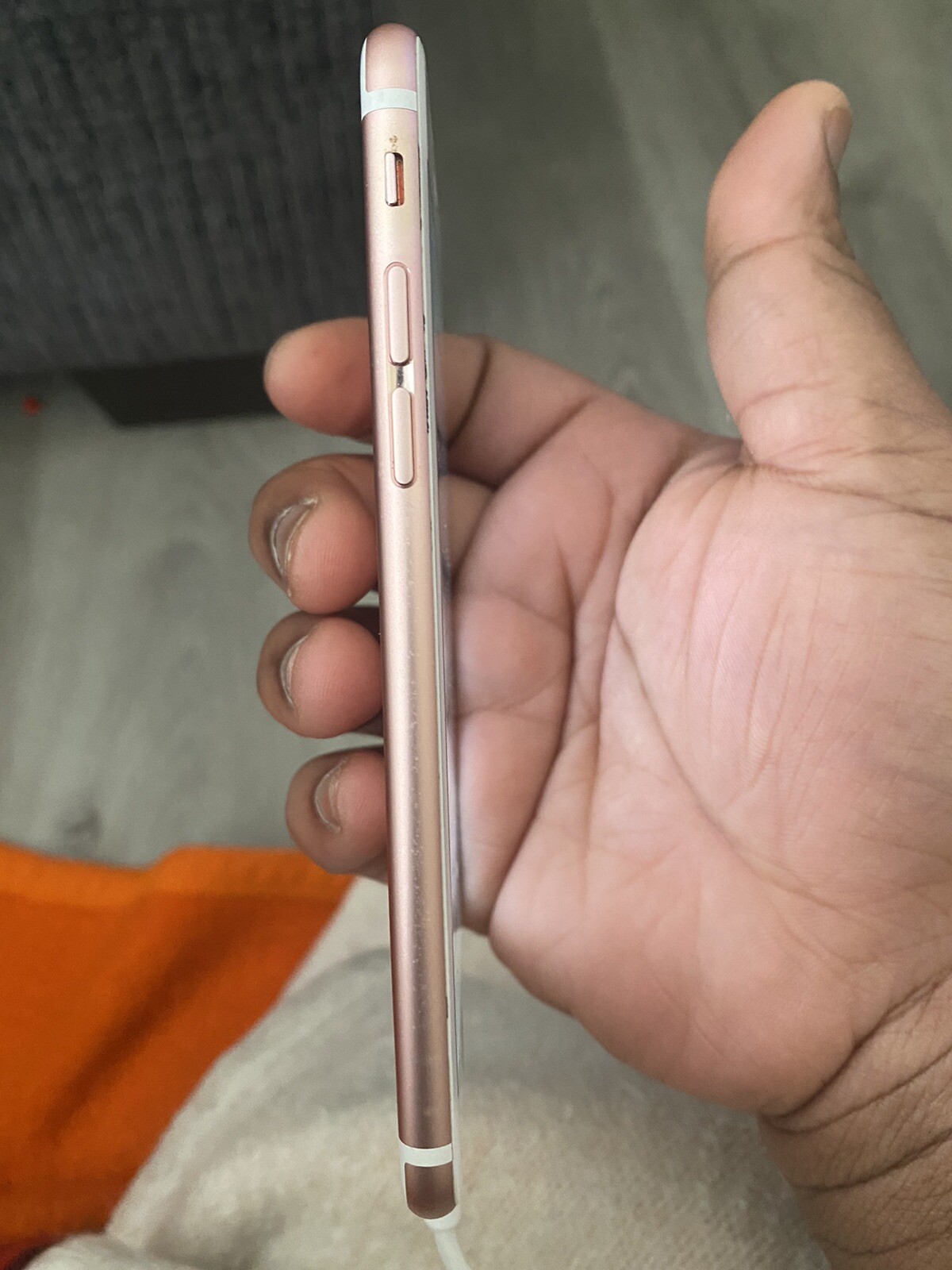 Apple iPhone 6s – 64GB – Rose Gold (Unlocked) A1688 (CDMA + GSM)