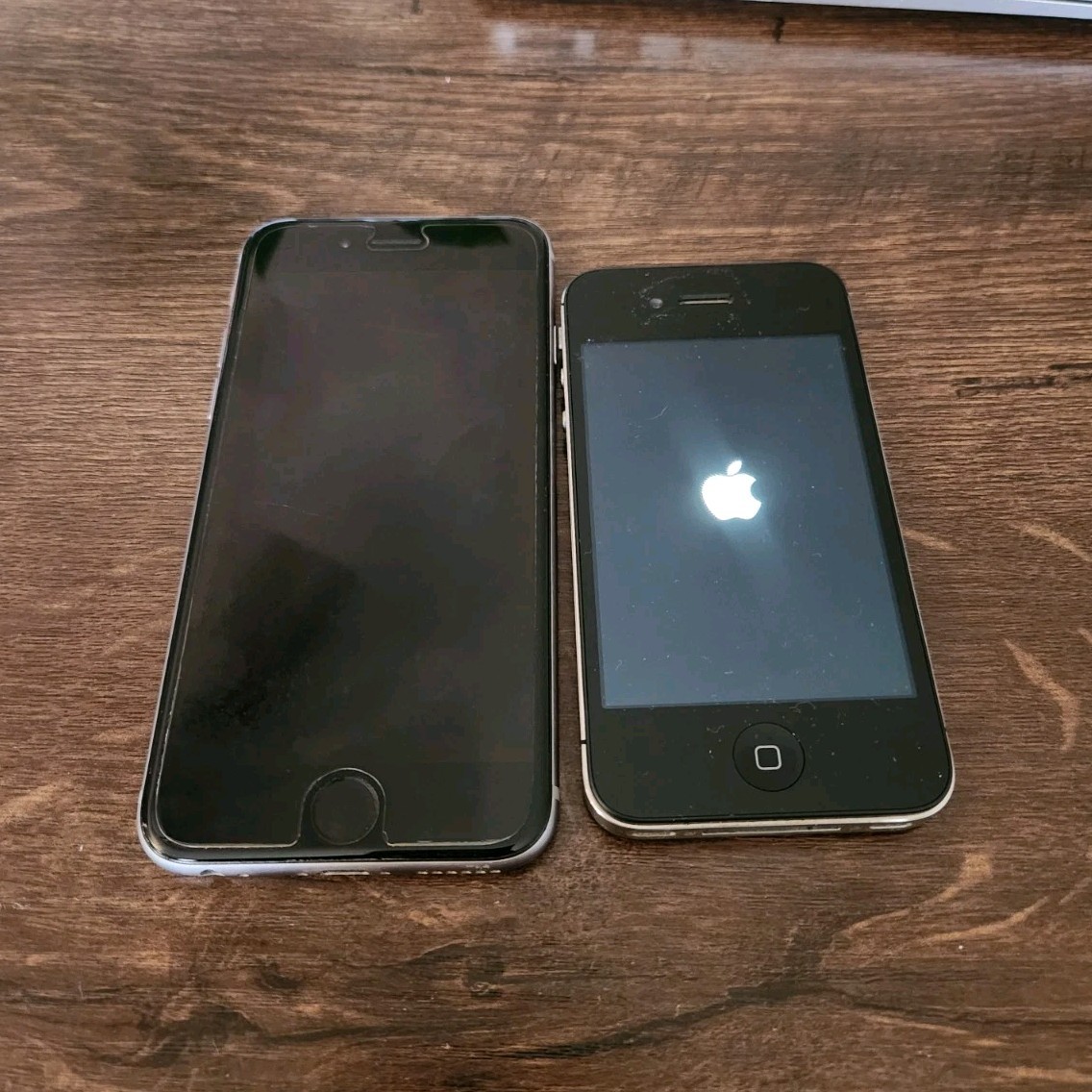 Apple iPhone 4S 16GB Black GSM A1387 iOS Smartphone For Parts/Not Working