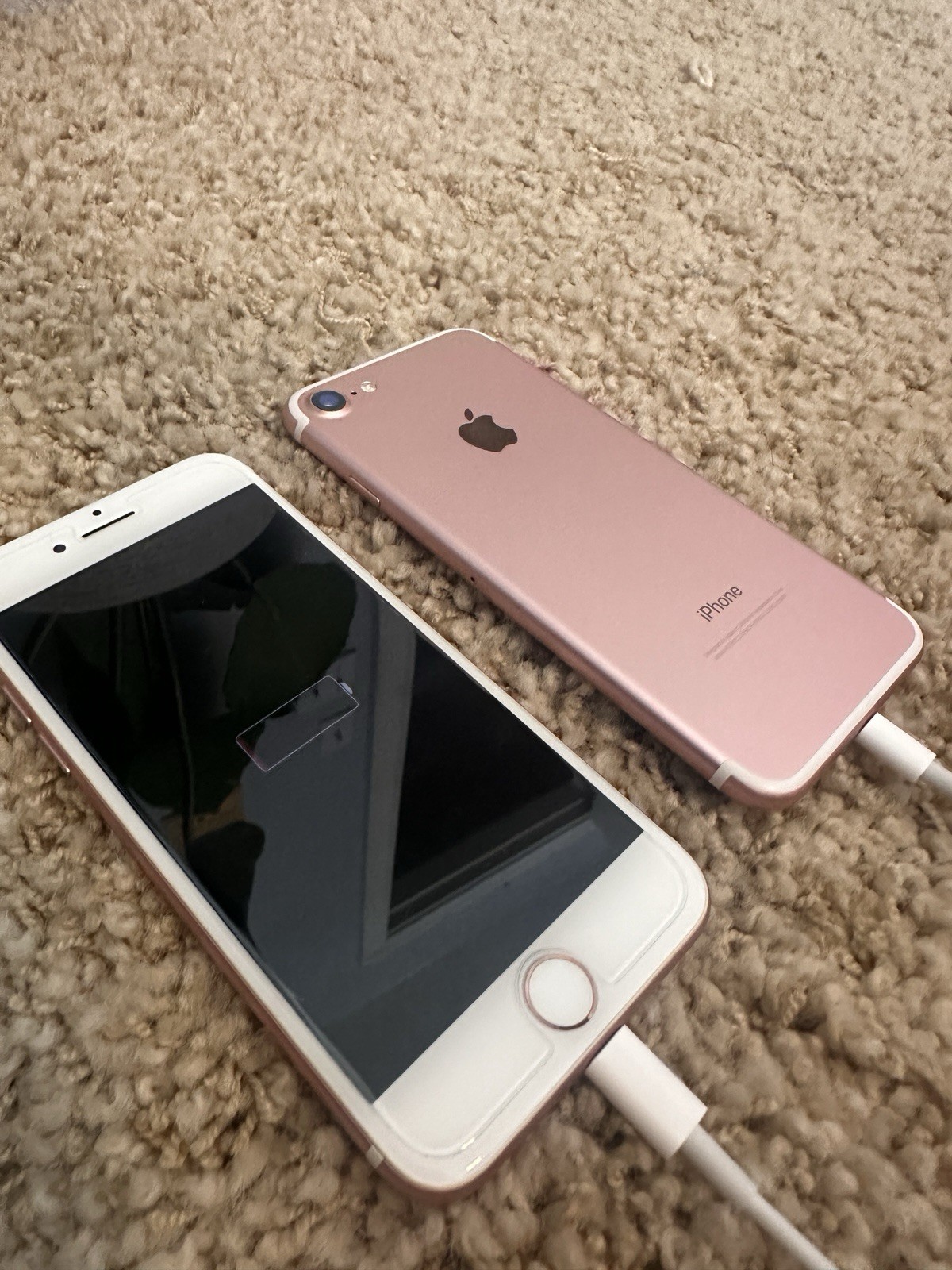 (2) Apple iPhone 7 32MB Rose Gold Smartphone 12MP Camera – Mint Condition
