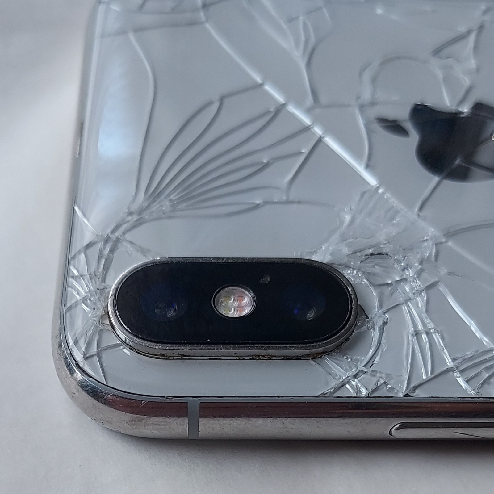 FOR PARTS DAMAGED: Apple iPhone XS Silver