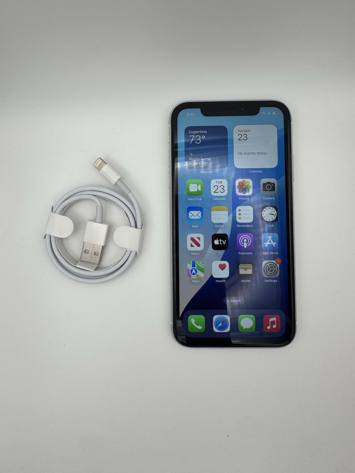 Apple iPhone XR 64GB in White – Unlocked for Any Carrier!