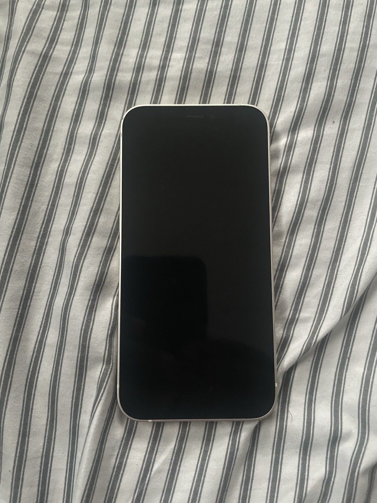 Apple iPhone White, Wi-Fi Bluetooth, iOS, Bar Style Smartphone