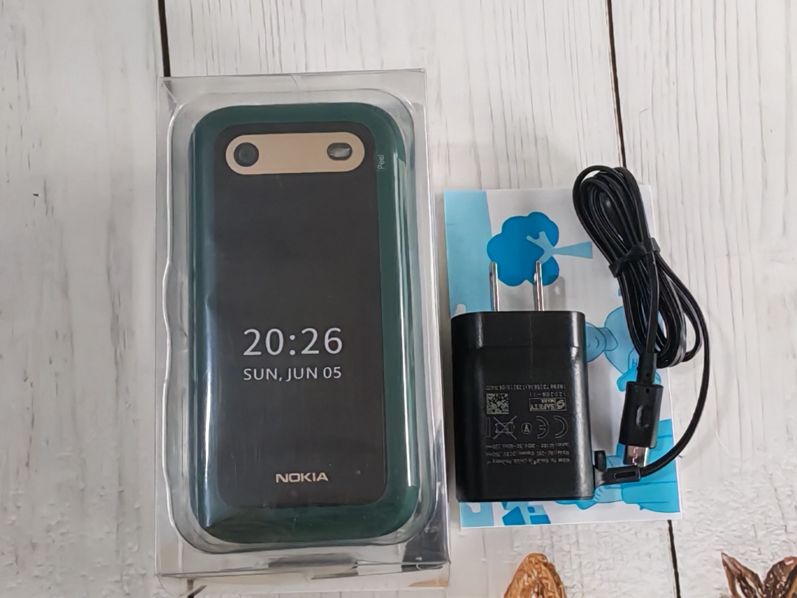 Excellent Nokia 2660 Flip Unlocked 128MB 48MB RAM Dual SIM MicroSD Random Color