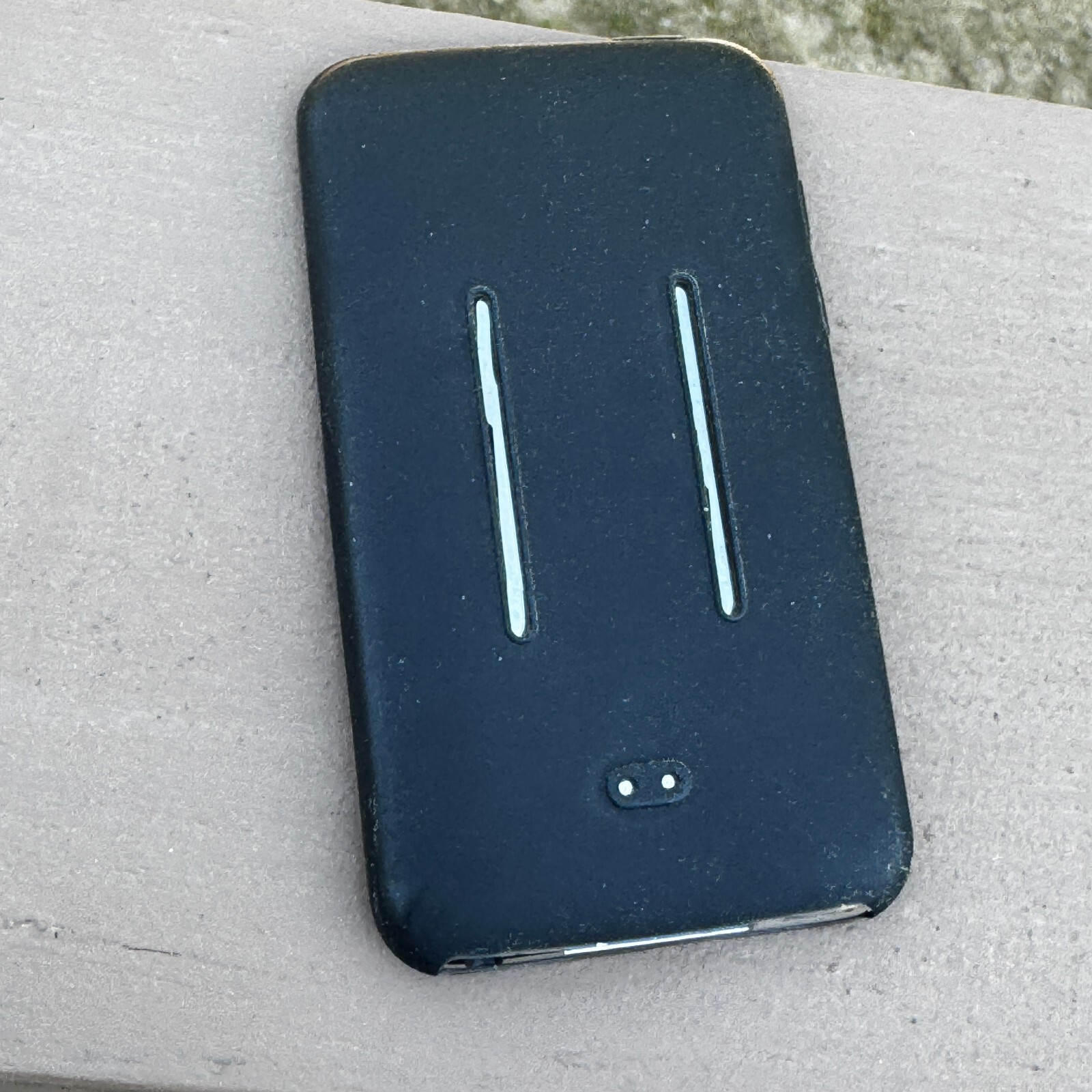 Apple iPod Touch 2nd Gen 32GB MB533LL – MP3 Player, Wi-Fi, Multimedia Device