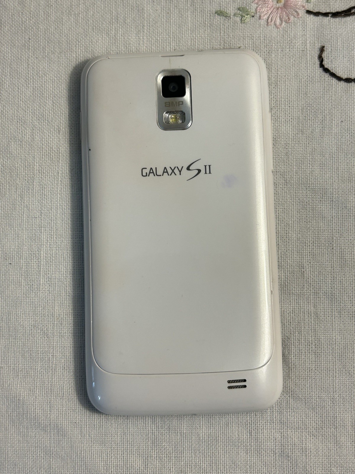 Samsung Galaxy S II White AT&T Bar Smartphone with 8MP Camera