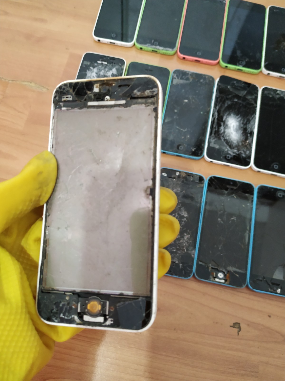 Lot of 20 Apple iPhone 5c Mixed colors For parts