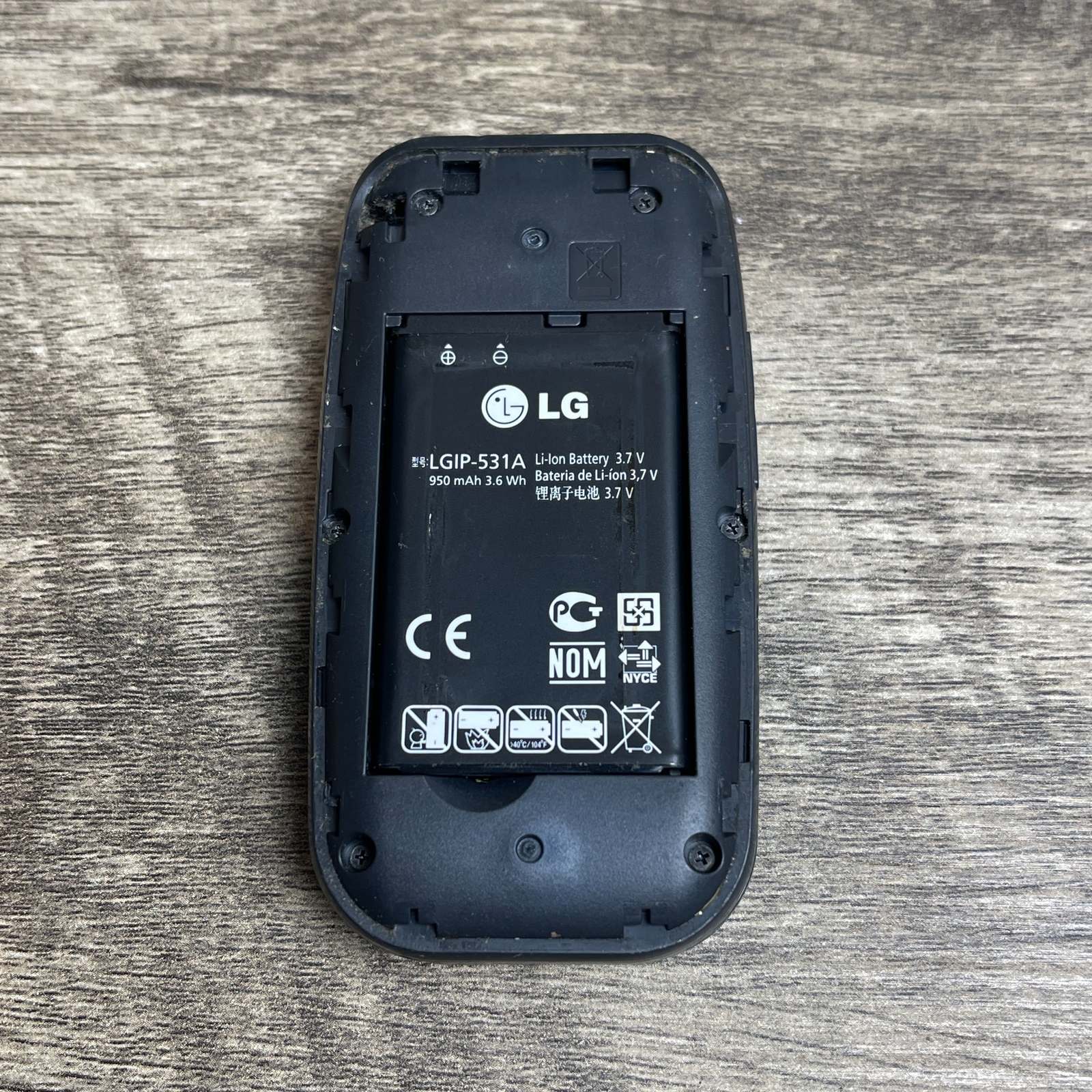 LG MS450 2.2″ TFT LCD 1.3MP 256MB Storage Bluetooth Single-SIM Flip Cell Phone