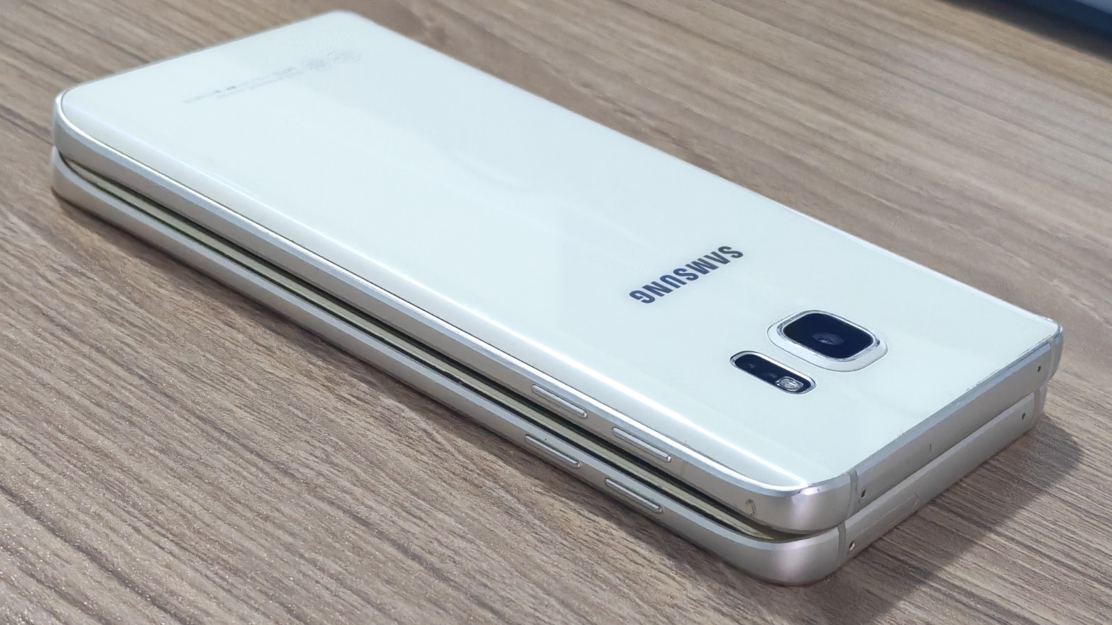 Samsung Galaxy Note5 Unlocked 32GB Random Color With Accessories Tested Well