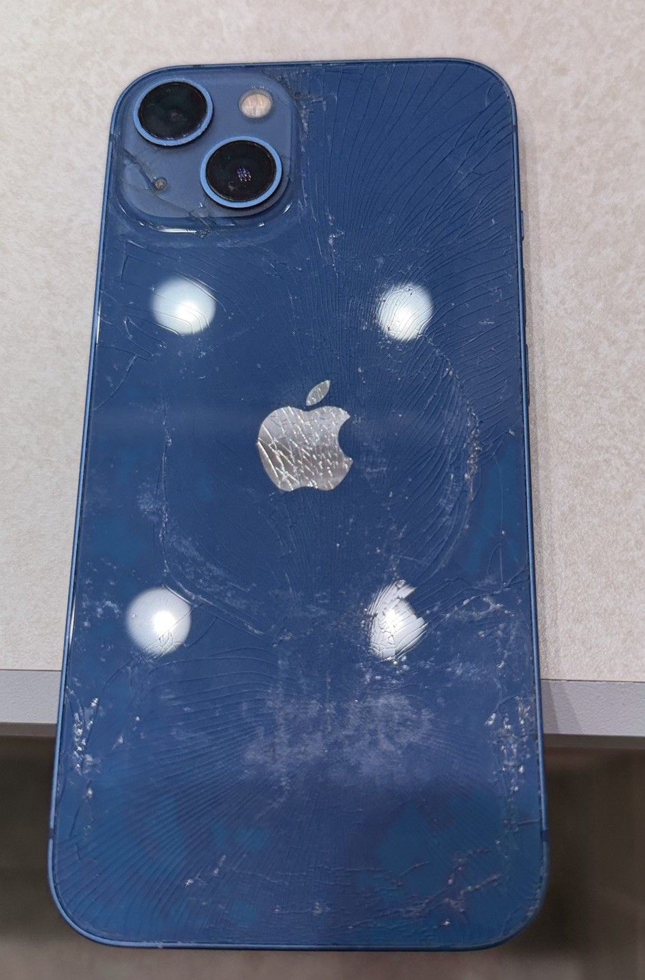 Apple iPhone 13 blue 128GB Unlocked Back Is Cracked