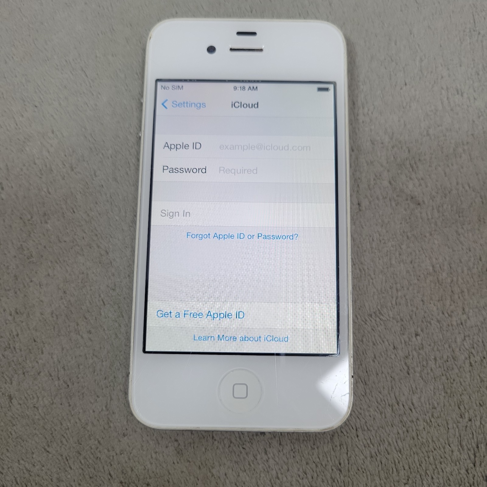 Apple iPhone 4 16GB White A1332 iOS 7.0.2 Works Cracked Back Read