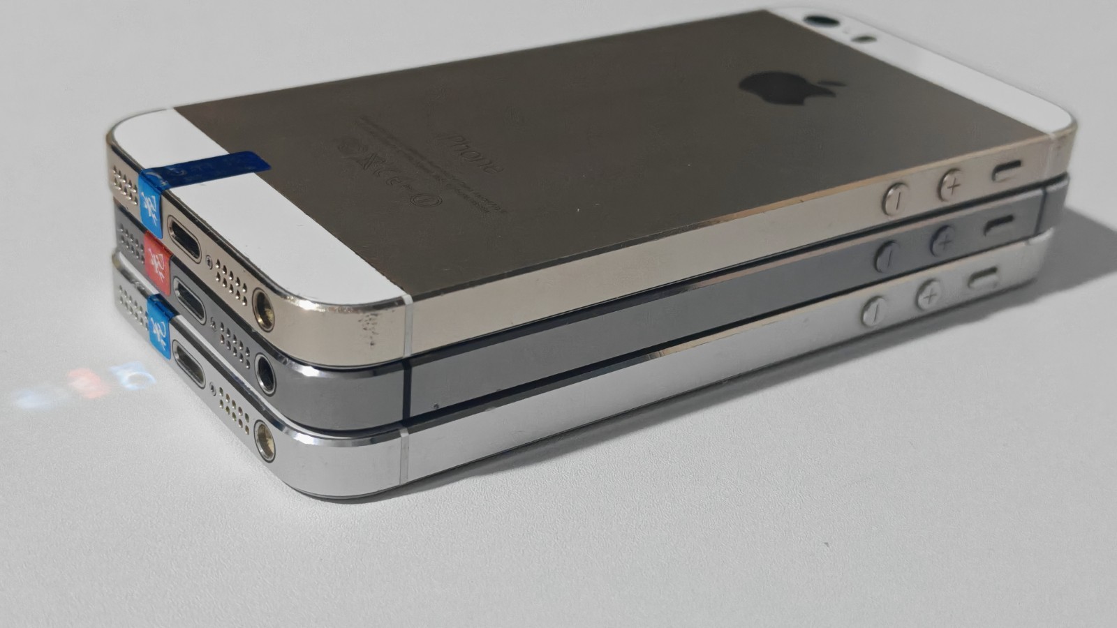 Apple iPhone 5s Unlocked 16 GB/32 GB/64 GB Gold Gray Silver Good Condition