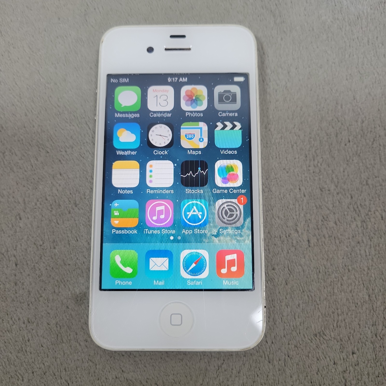Apple iPhone 4 16GB White A1332 iOS 7.0.2 Works Cracked Back Read