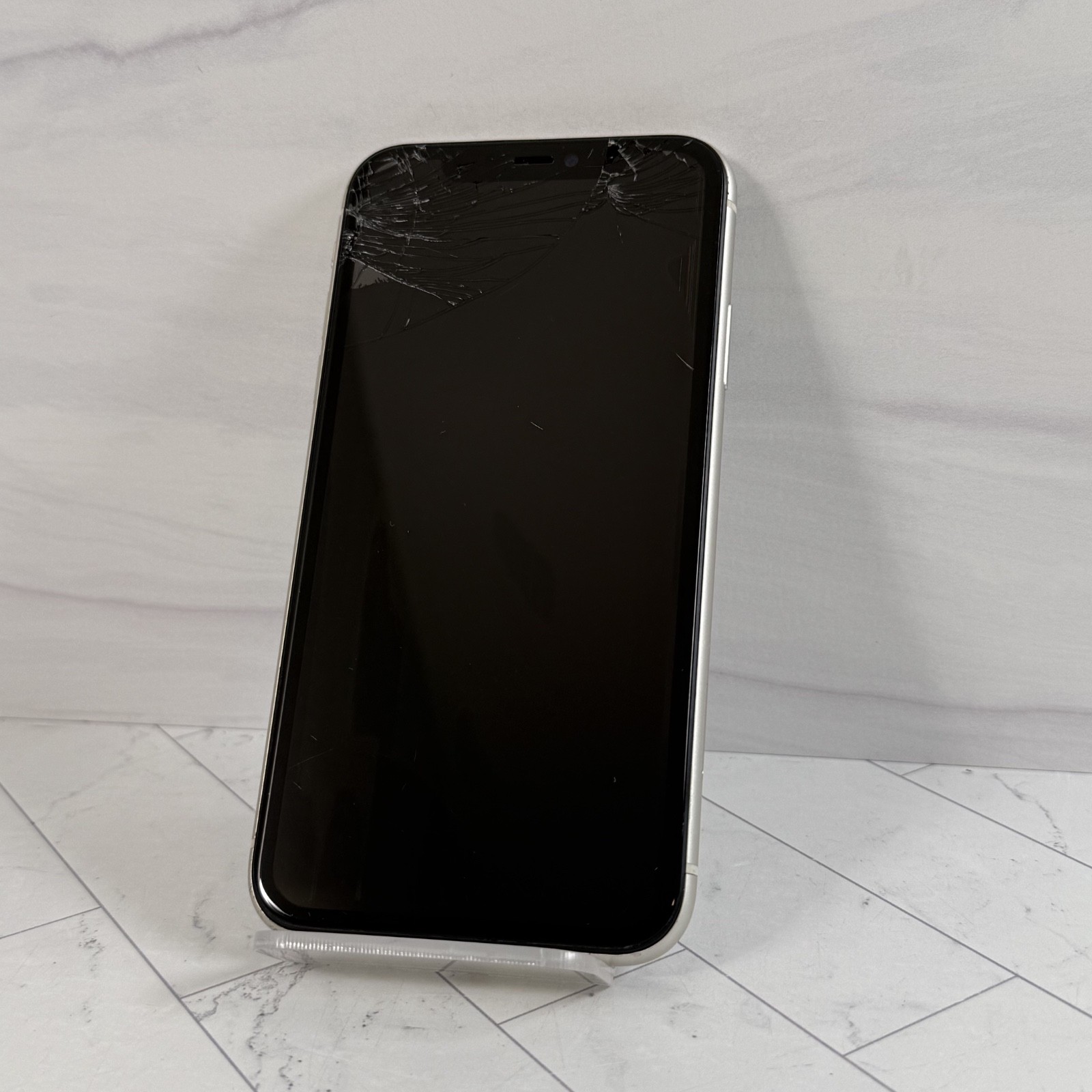 Cracked Screen LCD Apple iPhone 11 64 GB Cricket White A2111 #H91