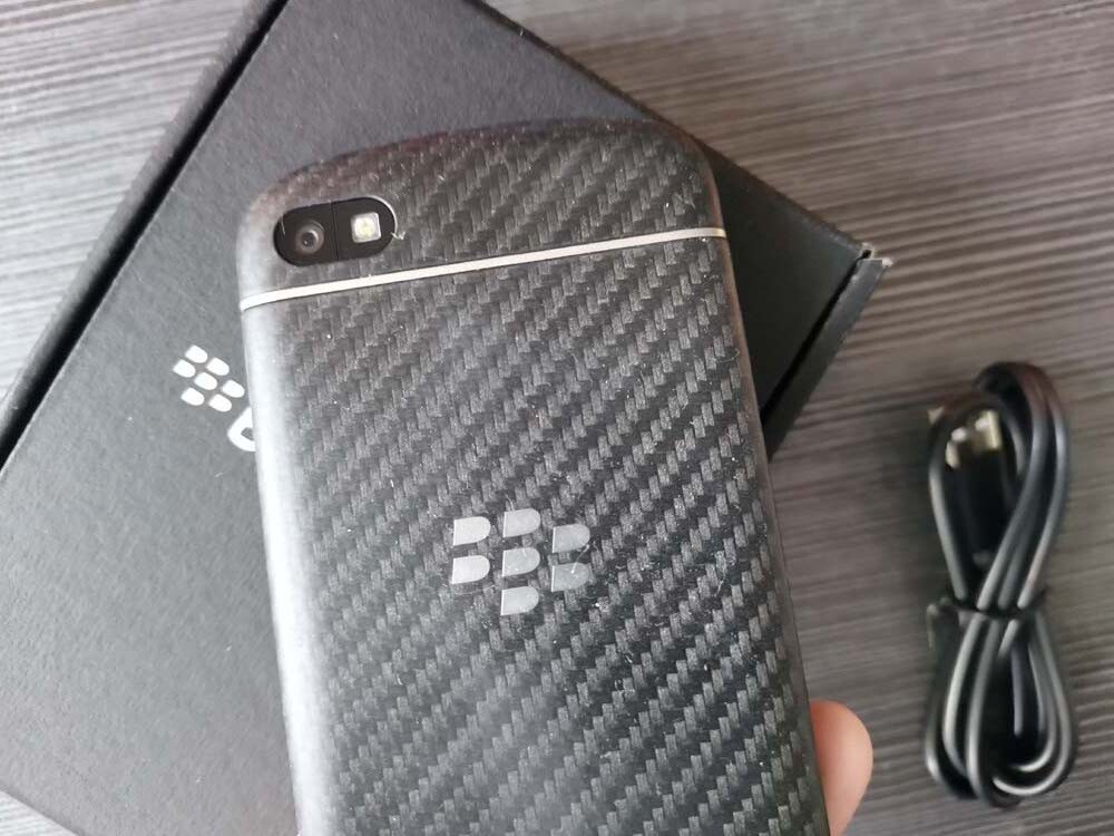 Blackberry Q10 Smartphone Dual Core 8MP GPS WiFi Bluetooth 4G (Verizon Wireless)