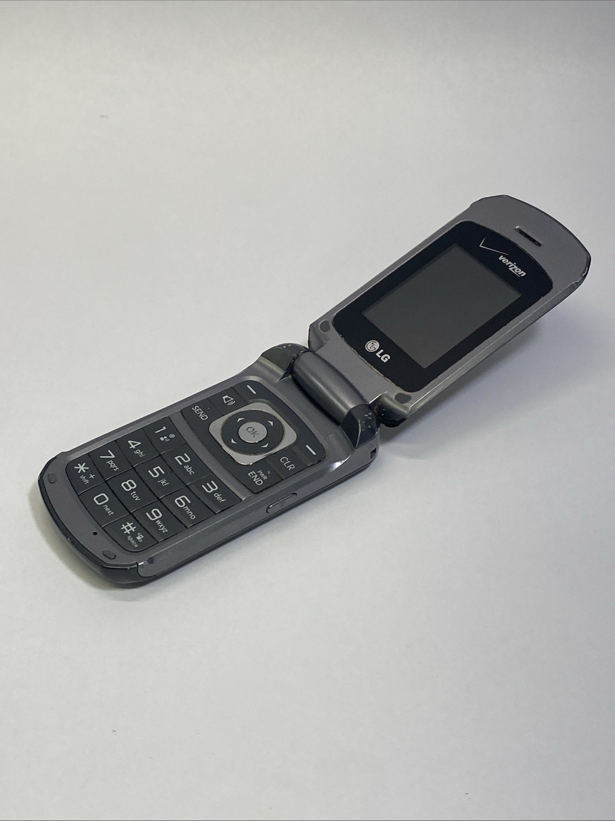 2 LG VX5600 MPP Accolade GRAY Wireless Flip Cell Phones Plug Cord 1.3MP Tested