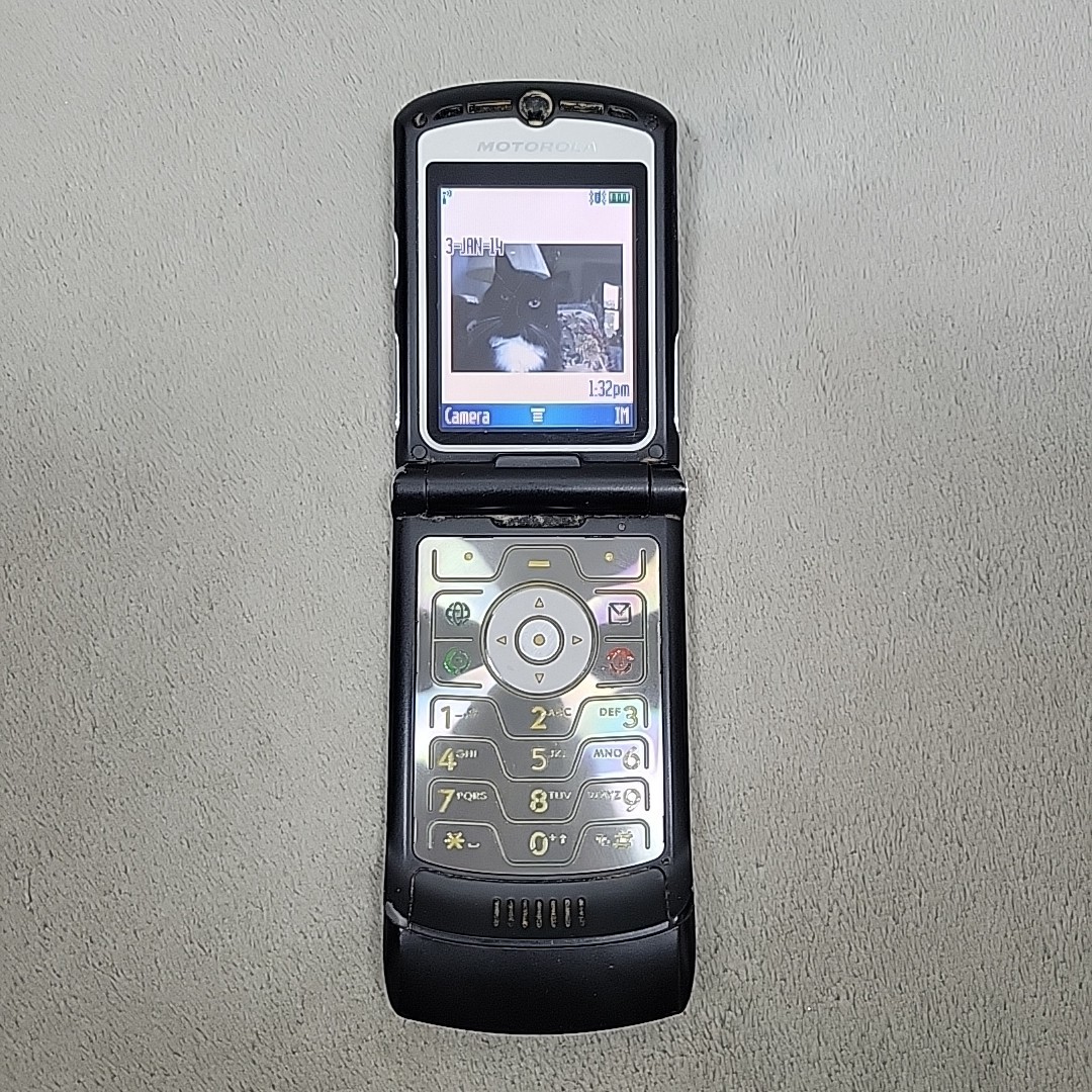 Motorola RAZR V3 Black AT&T Flip Phone Camera Works w/ Battery READ