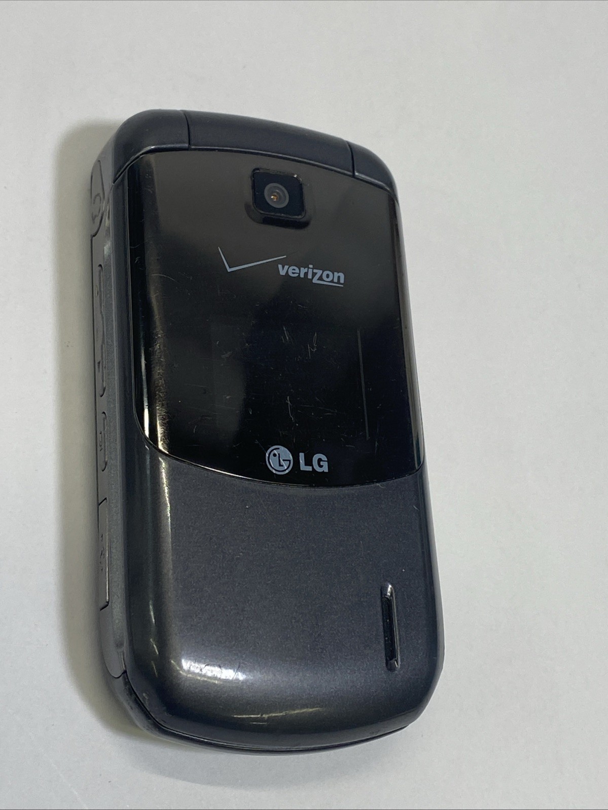 2 LG VX5600 MPP Accolade GRAY Wireless Flip Cell Phones Plug Cord 1.3MP Tested