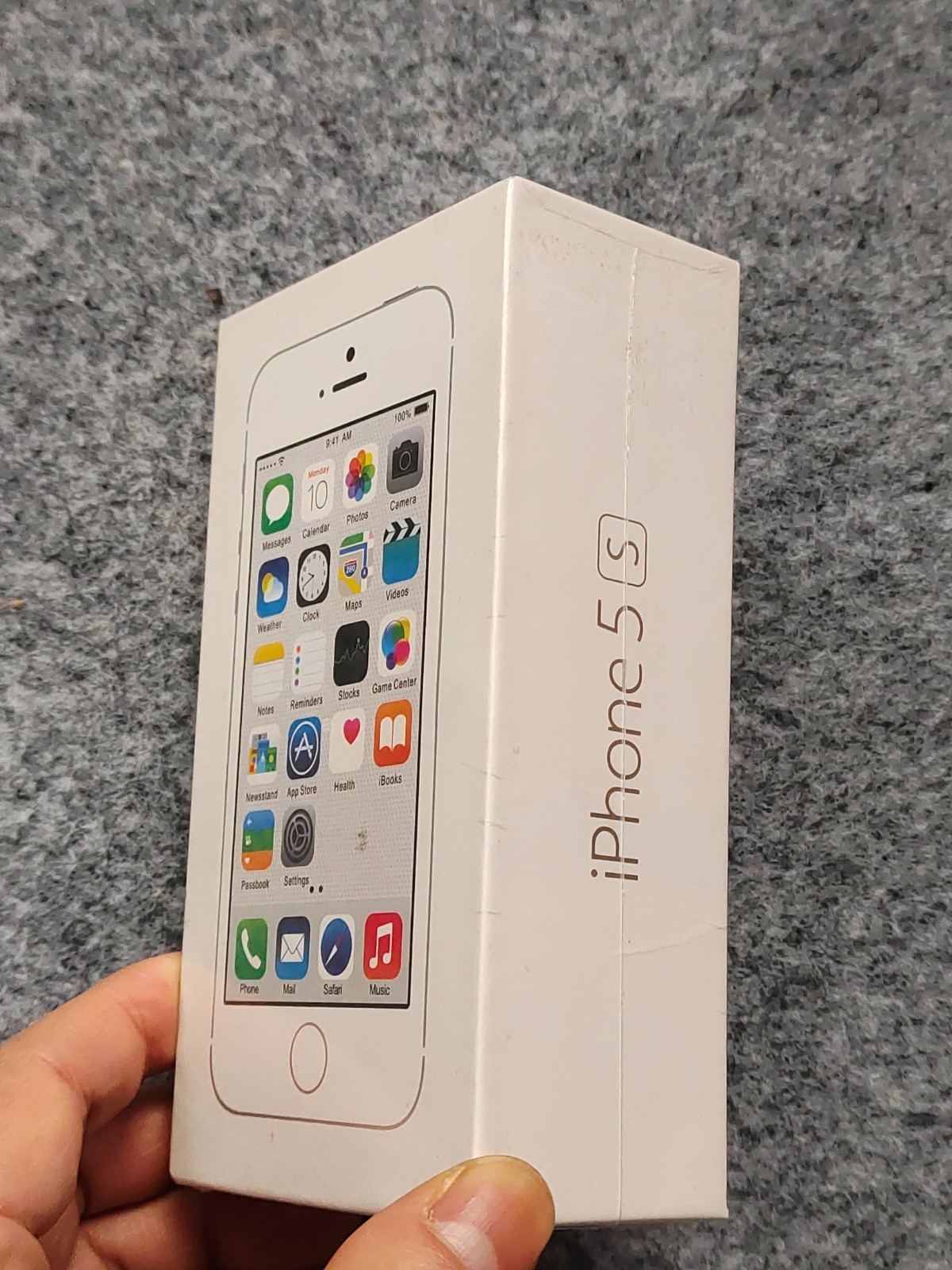 Apple iPhone 5s 16/32/64GB Gray/Silver/Gold Factory UNLOCKED Any carrier