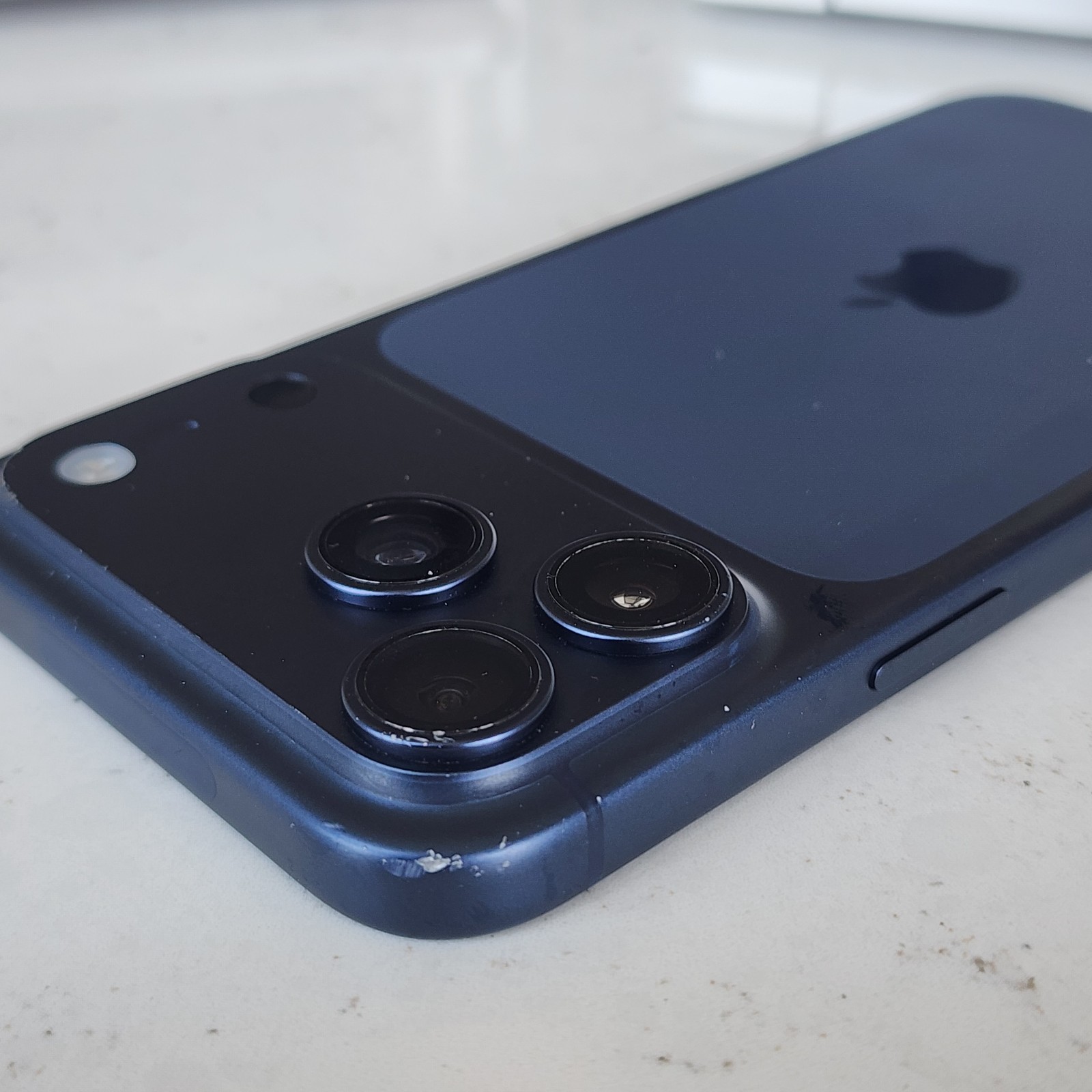 Apple iPhone 17 Pro Max – 256 GB – Deep Blue (AT&T) Esn Checks